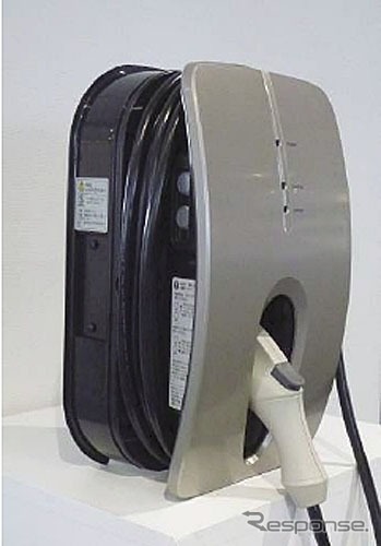 トヨタホーム・新壁掛型充電器