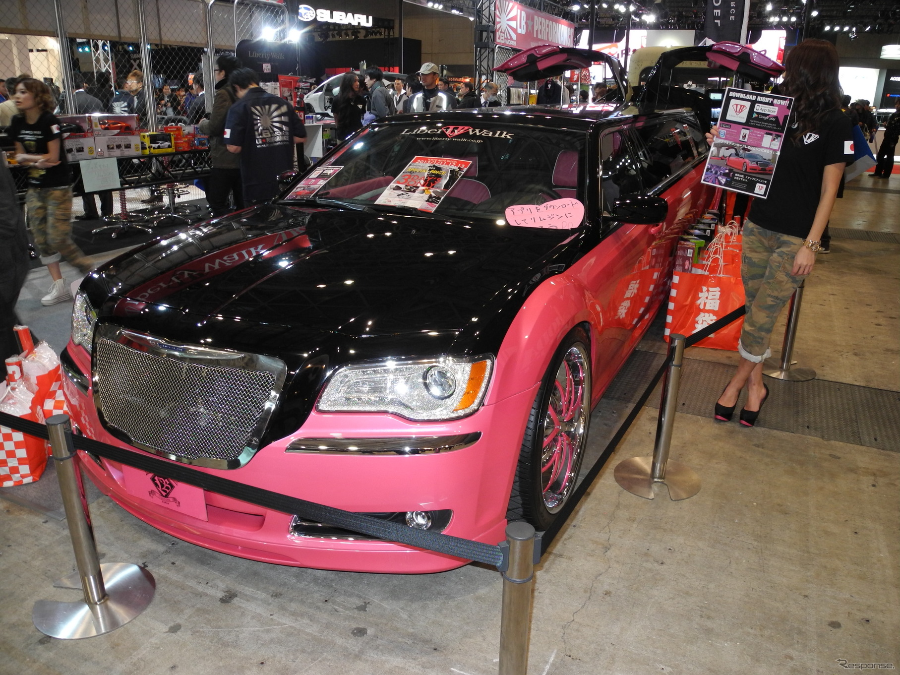 東京オートサロン13リバティウォークのクライスラーリムジン