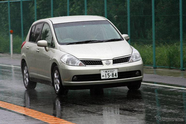 【インプレ'04】木下隆之 日産『ティーダ』 これからのベーシックカーの新しいカタチ