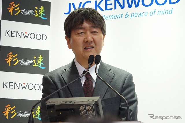 彩速ナビ2013年モデルの開発責任者であるカーエレクトロニクス事業グループの徳江純・アーキテクチャ設計部長。
