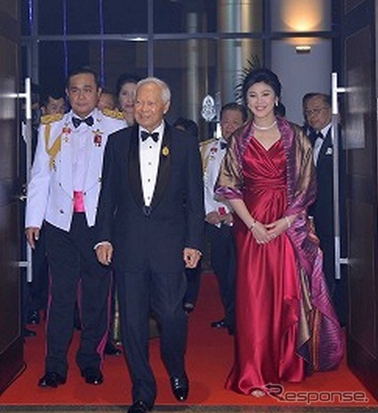 タイ首相と国王側近、パーティーで会話