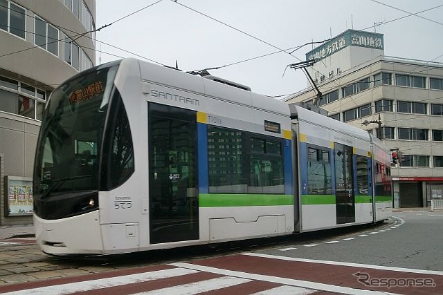富山地方鉄道、サントラム「T102号」新車両を導入