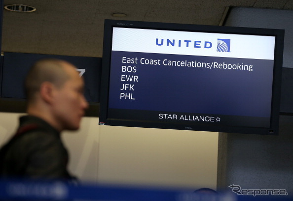 米国東部を襲った吹雪による航空便の運行中止