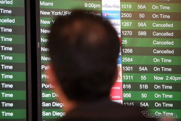 米国東部を襲った吹雪による航空便の運行中止