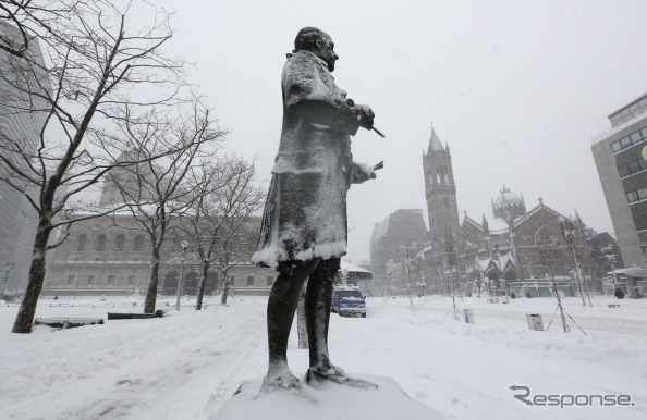 ニューヨーク、ニューイングランドを襲った猛吹雪