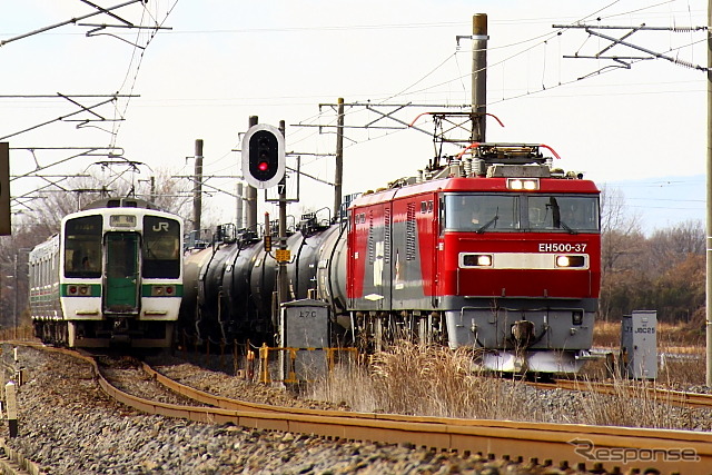 JR東日本 東北線 JR貨物EH500形電気機関車（右）