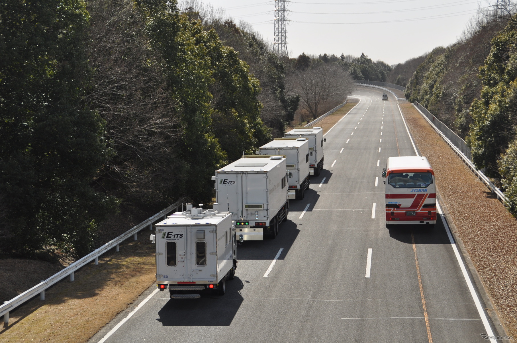 NEDOが公開した大型トラックの隊列自動走行実験