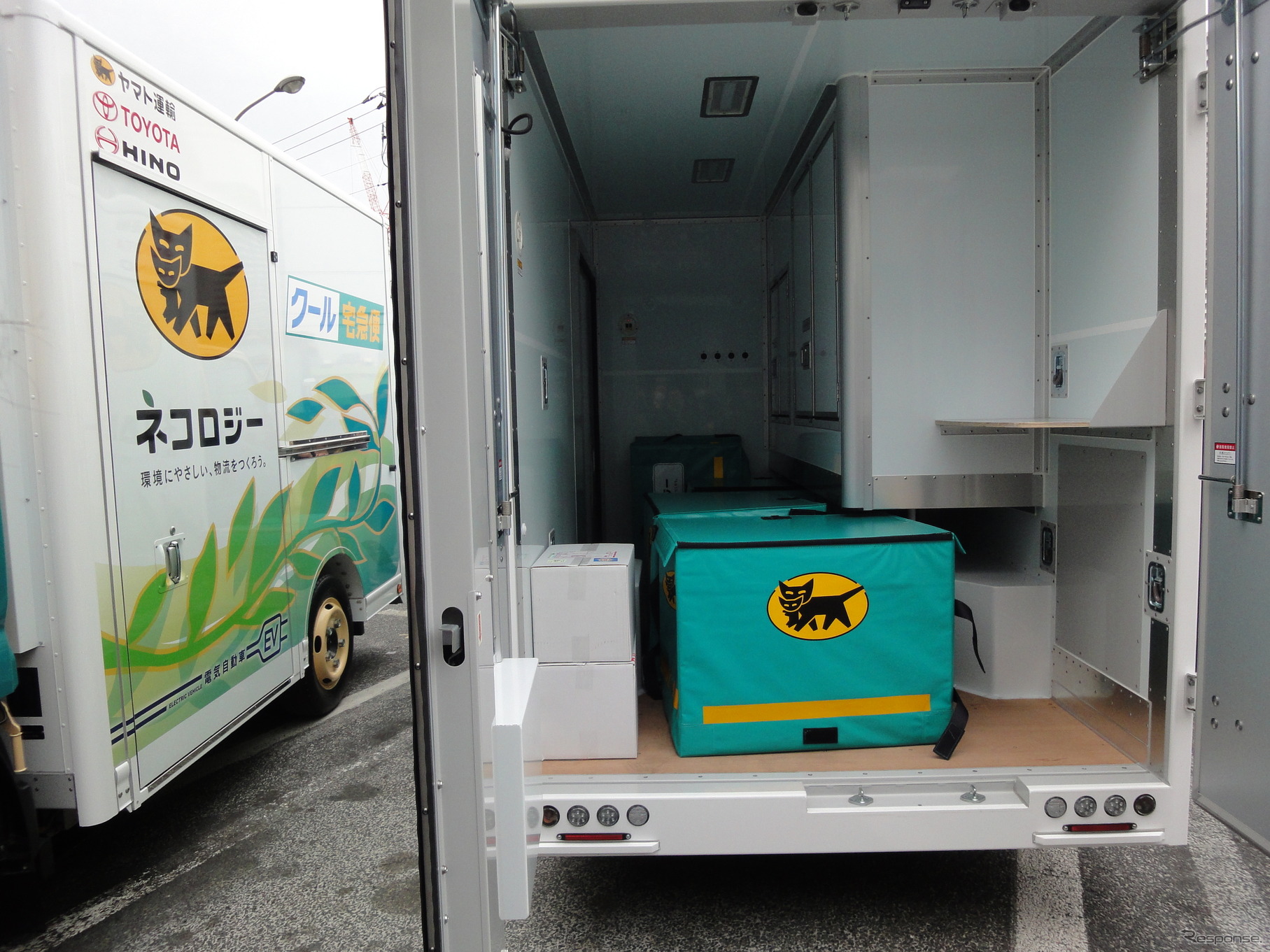 日野が開発したEVトラックの荷室内部（冷凍・冷蔵仕様）