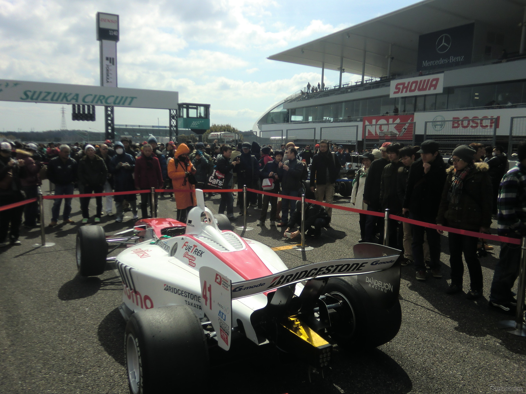 スーパーフォーミュラ第0戦のグリッドには多くのファンが集まった。