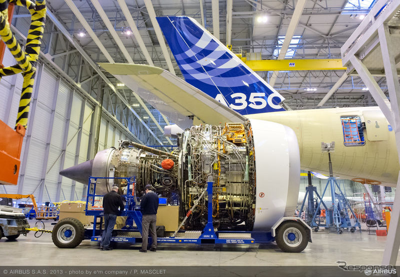 A350 XWBへのトレントXWBエンジン取り付け作業