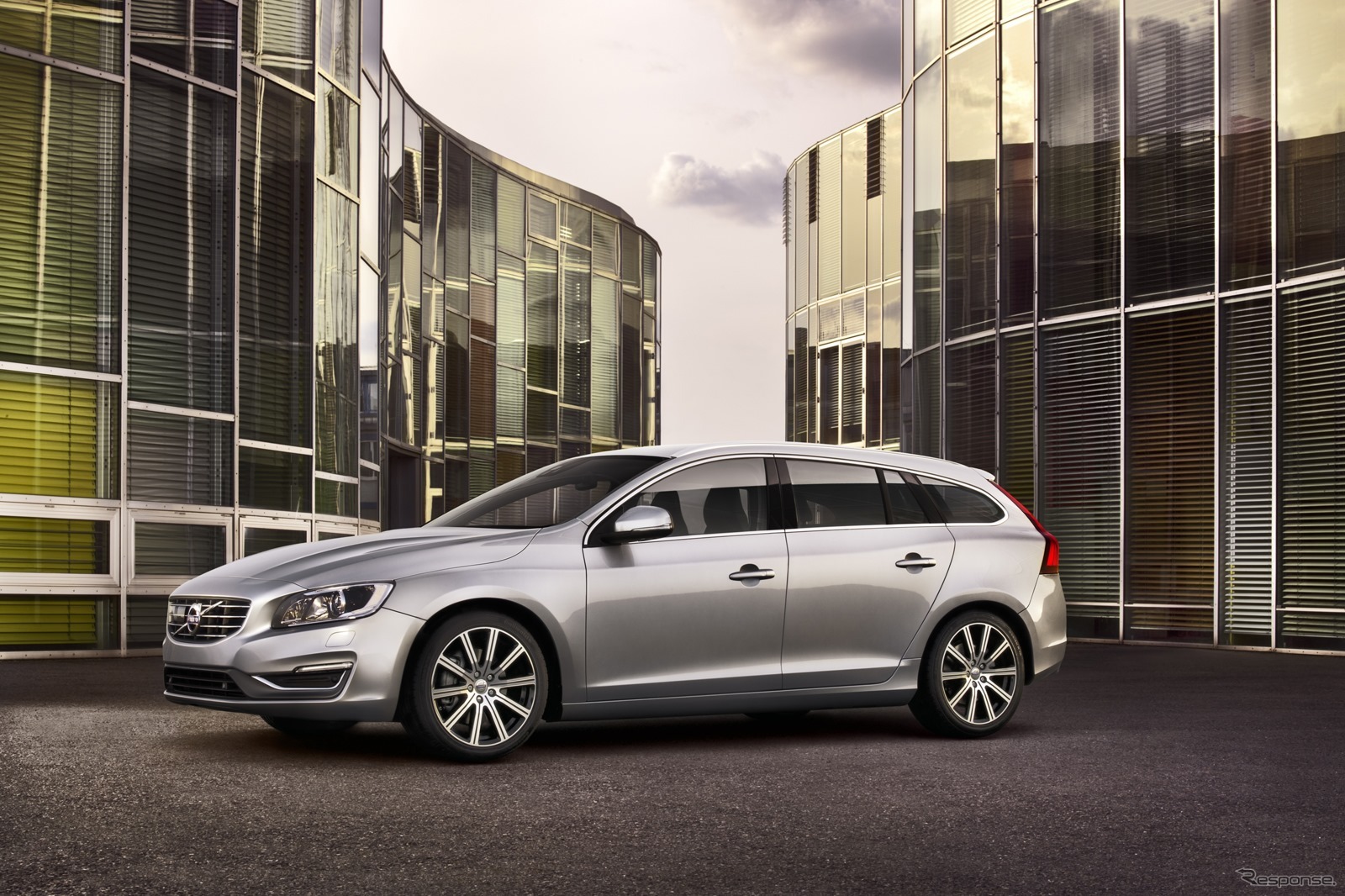 ボルボ V60