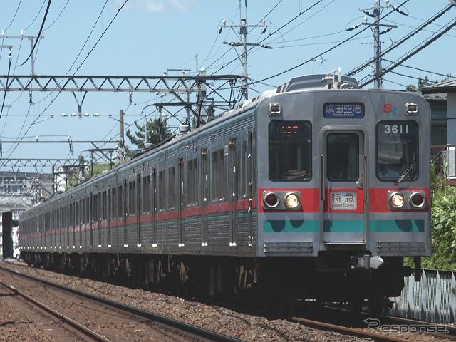 芝山鉄道は開業以来、京成電鉄から3600形8両編成1本を借り入れていた。塗装が京成所属の3600形と異なる。