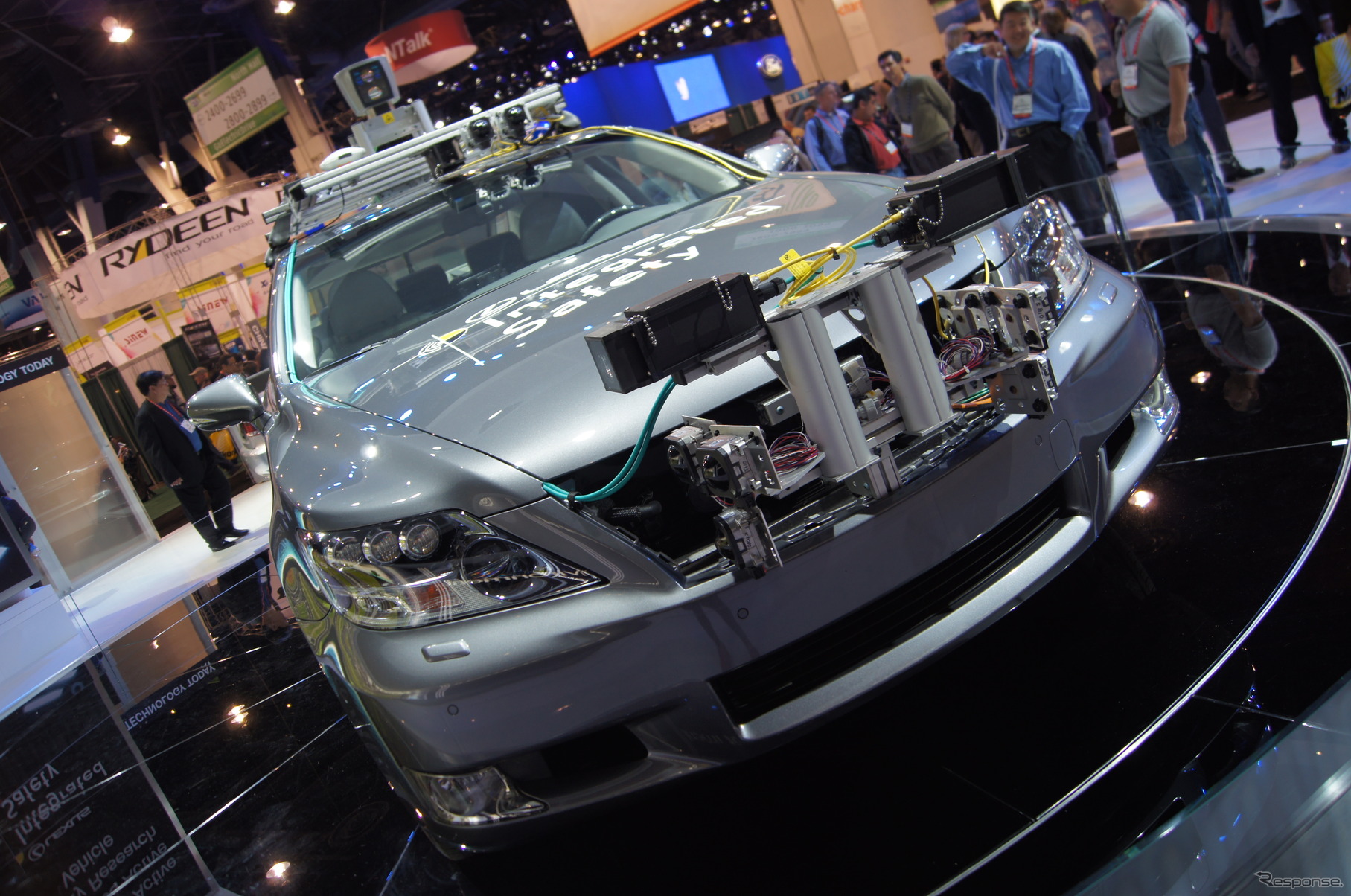 「LEXUS INTEGRATED SAFETY」を搭載したレクサス LS（CES13）（参考画像）
