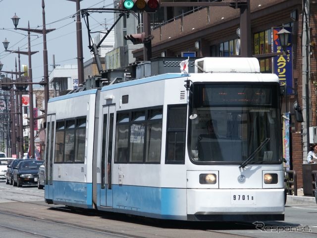 熊本市電の9700形超低床電車。