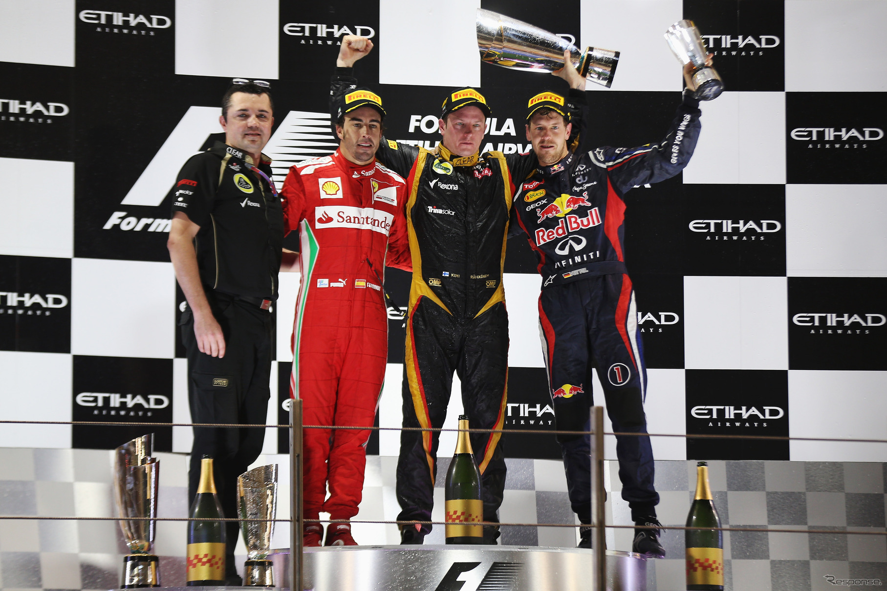 ロータスのエリック・ブリエ代表（左端）2012年アブダビGP