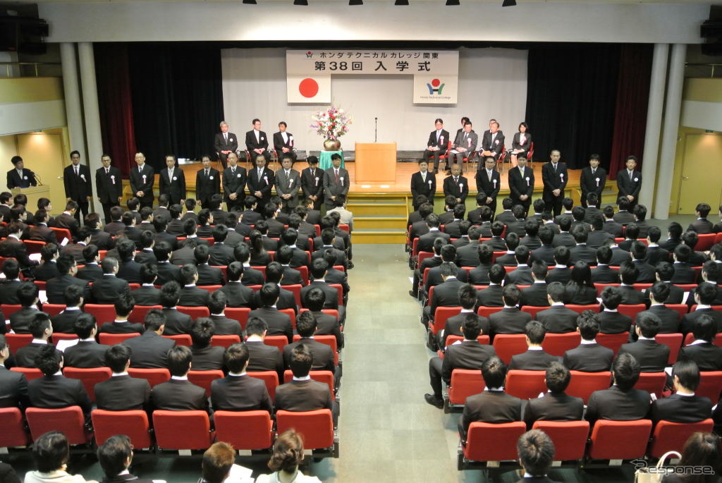 ホンダ学園関東校 船上入学式