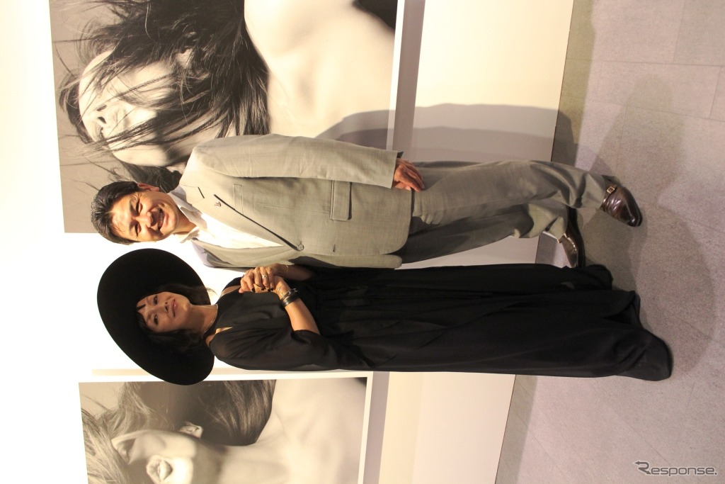 歌手・女優の夏木マリ氏（左）とゼネラルモーターズ・ジャパン代表取締役社長の石井澄人氏（右）