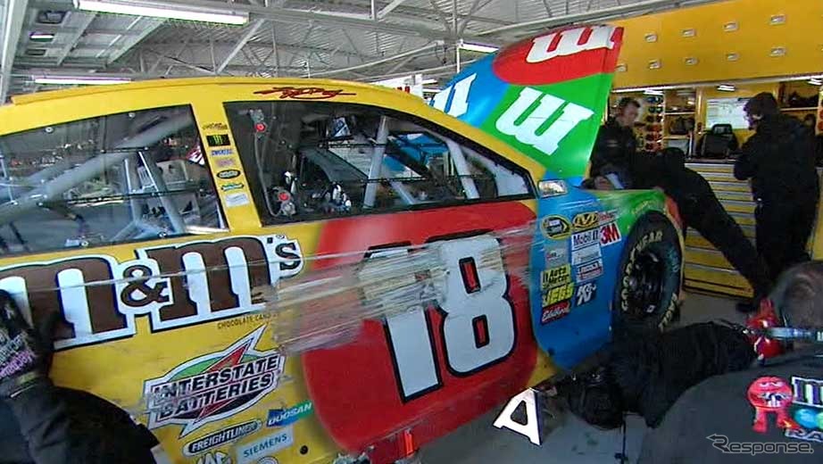 プラクティスで損傷したカイル・ブッシュのJGRカムリ