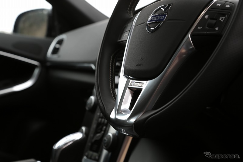 ボルボ V40 T5 R-DESIGN