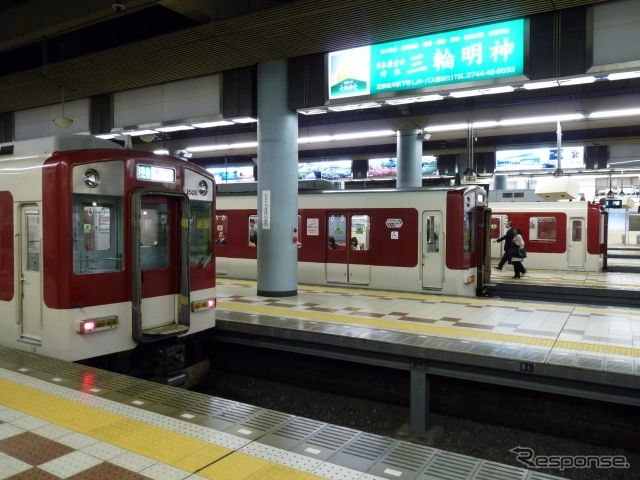 近鉄大阪線の大阪上本町駅。「『いい夫婦』60フリーパス」は近鉄の鉄道路線全線が利用できる。