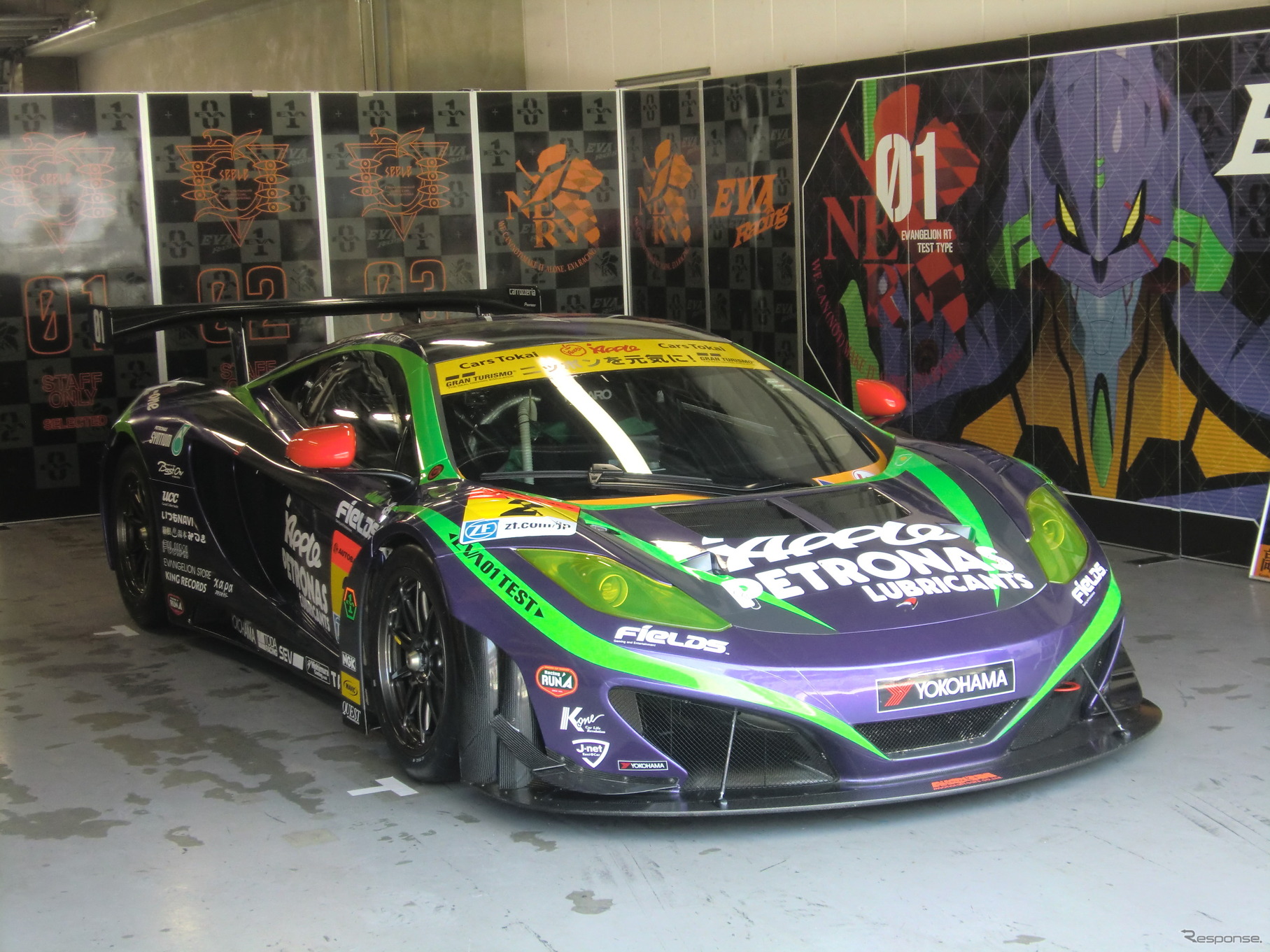 注目の#2 マクラーレンMP4-12CはGT300クラス予選12位。