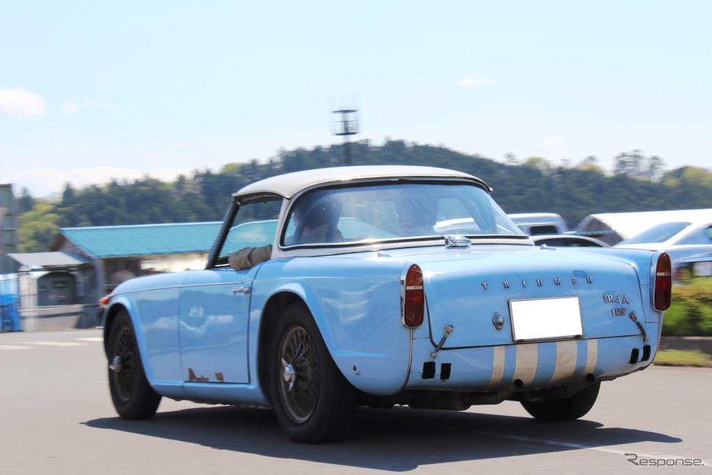 トライアンフ・TR4