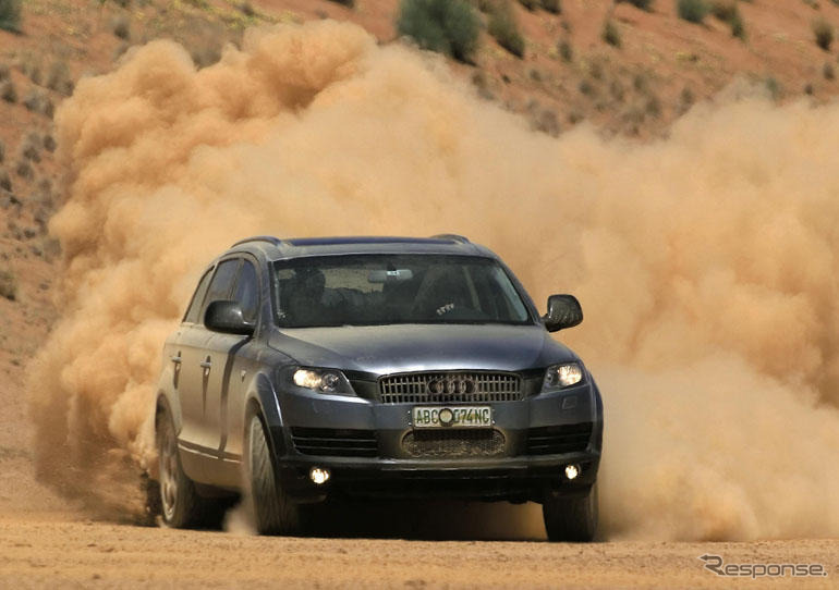 アウディ Q7、姿を現す!! …新世代SUV