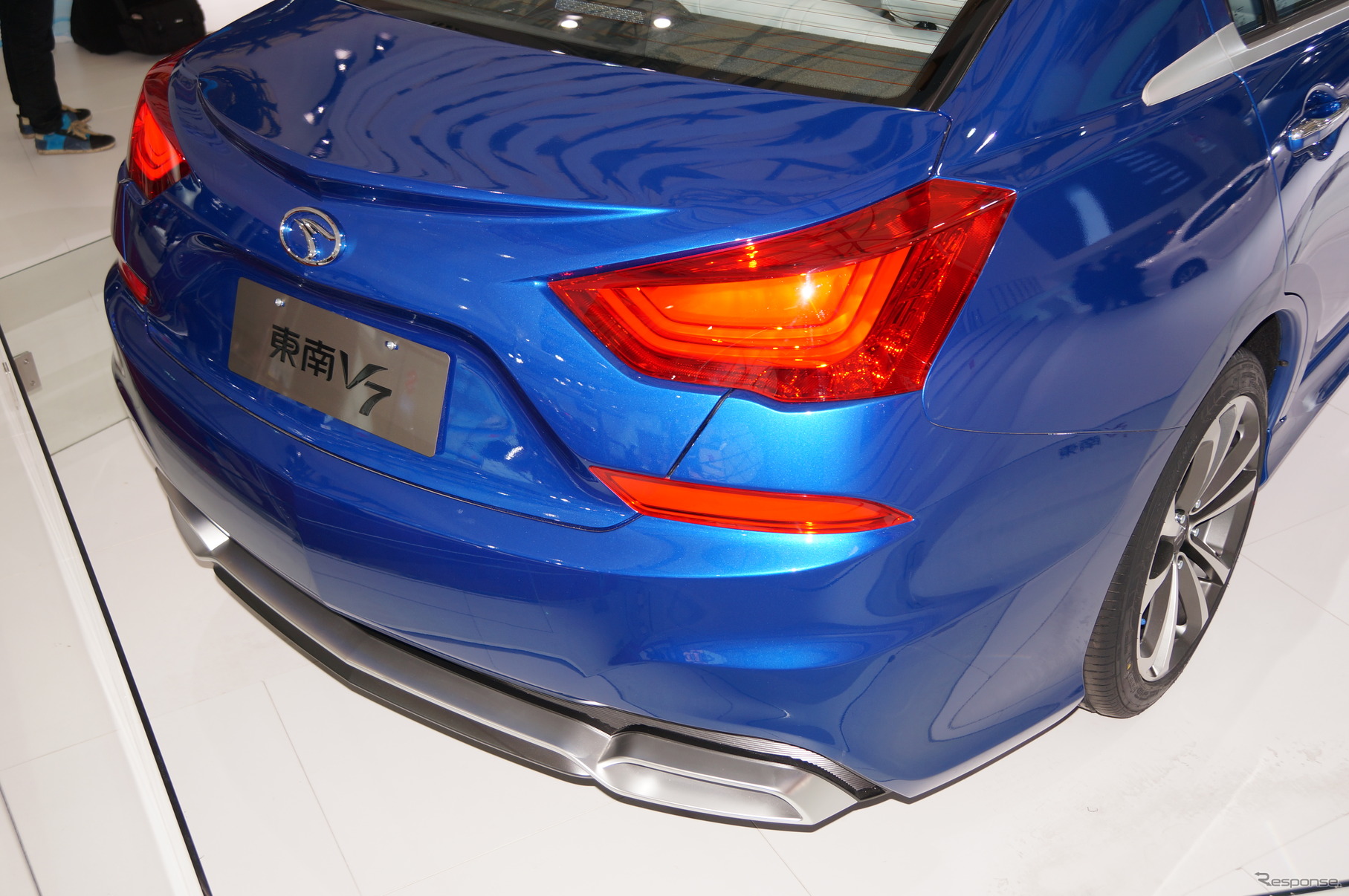 東南汽車・V7（上海モーターショー13）