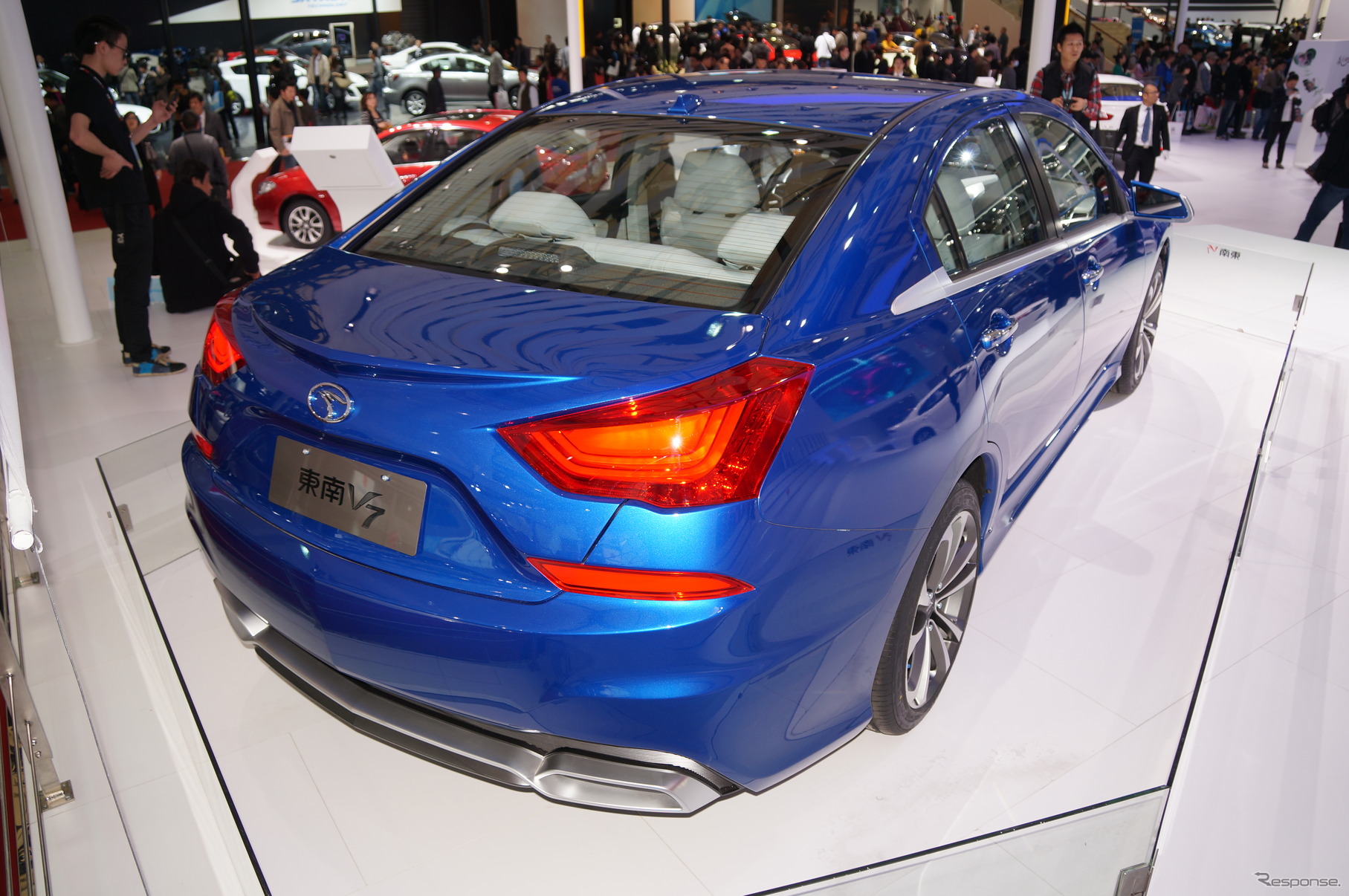 東南汽車・V7（上海モーターショー13）