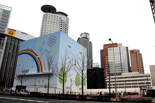 旧大阪中央郵便局敷地（暫定活用広場）は「 西梅田スクエア 」に（2013年2月）