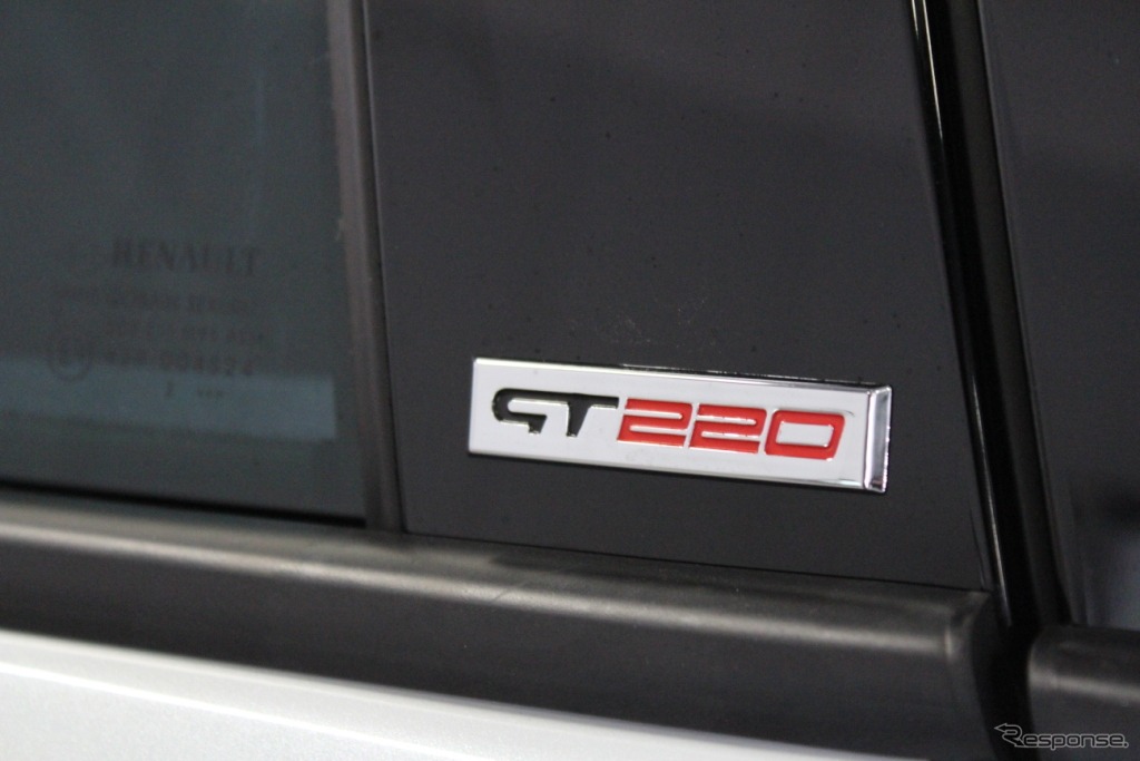 ルノー・メガーヌエステートGT220