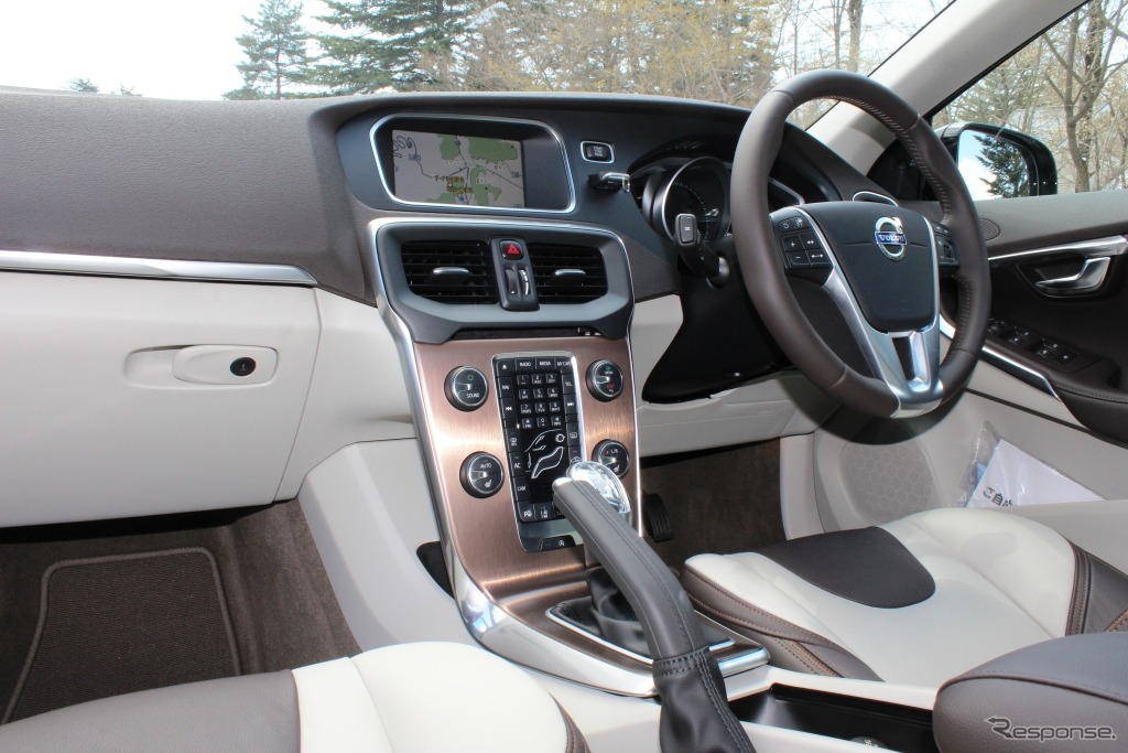 ボルボ・V40 クロスカントリー T5 AWD