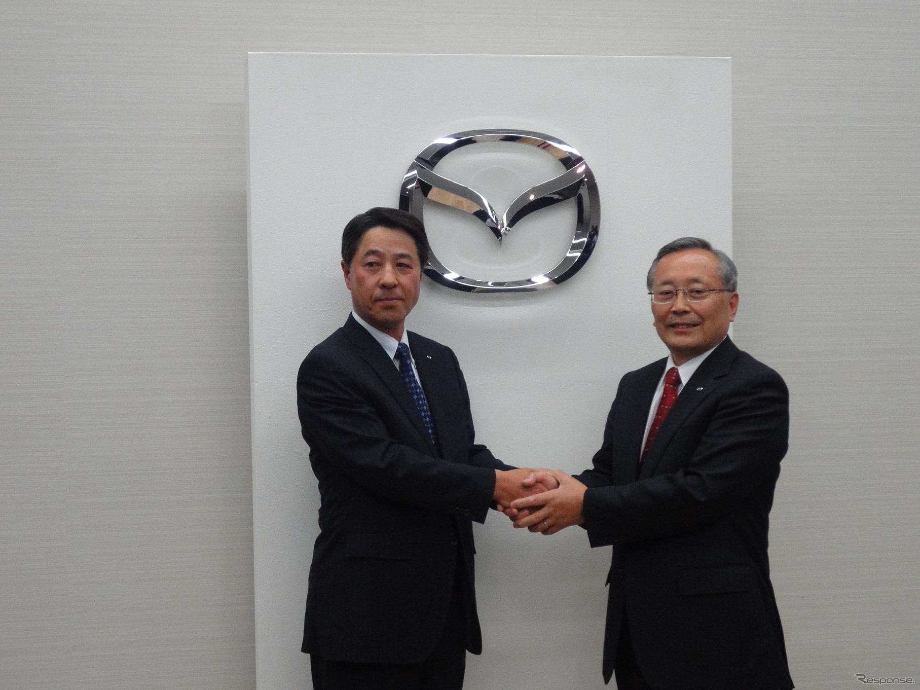 小飼雅道専務（左）と山内孝社長