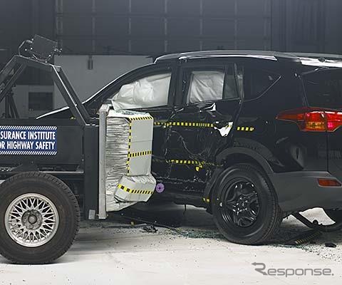 米IIHSが実施した新型トヨタ RAV4 の衝突テスト