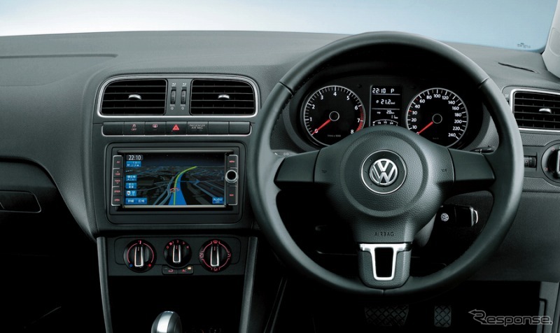 VW・ポロ アクティブ