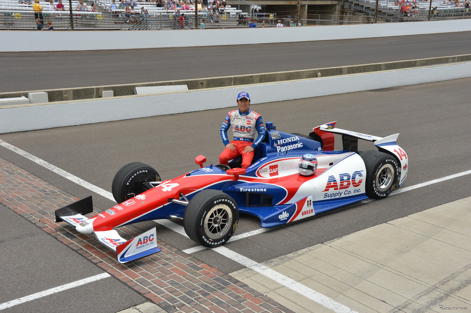 インディ500マシンと佐藤琢磨選手