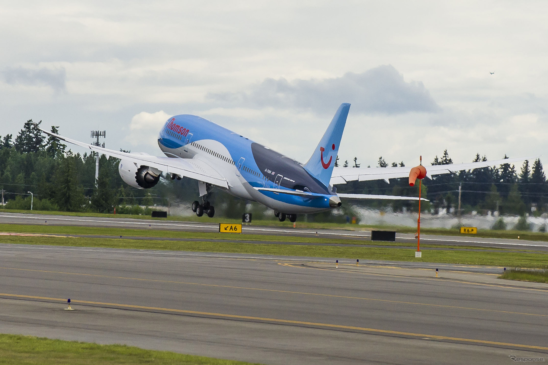 トムソン航空787ドリームライナー