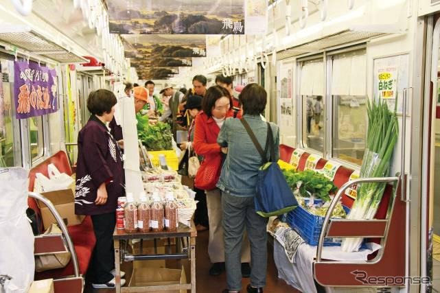 2012年に開かれた「吉野線ラインマルシェ」の様子。