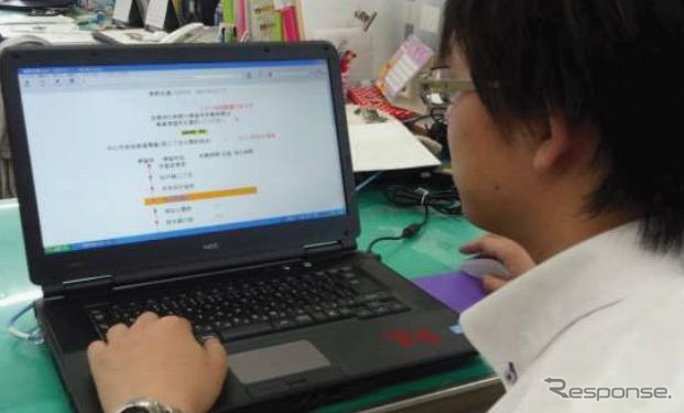 「108バスどこ？」の画面。パソコンのほか携帯電話やスマートフォンでも利用できる。