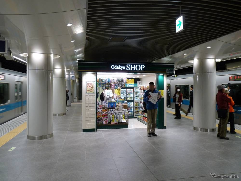 地下化された小田急線下北沢駅のホーム。