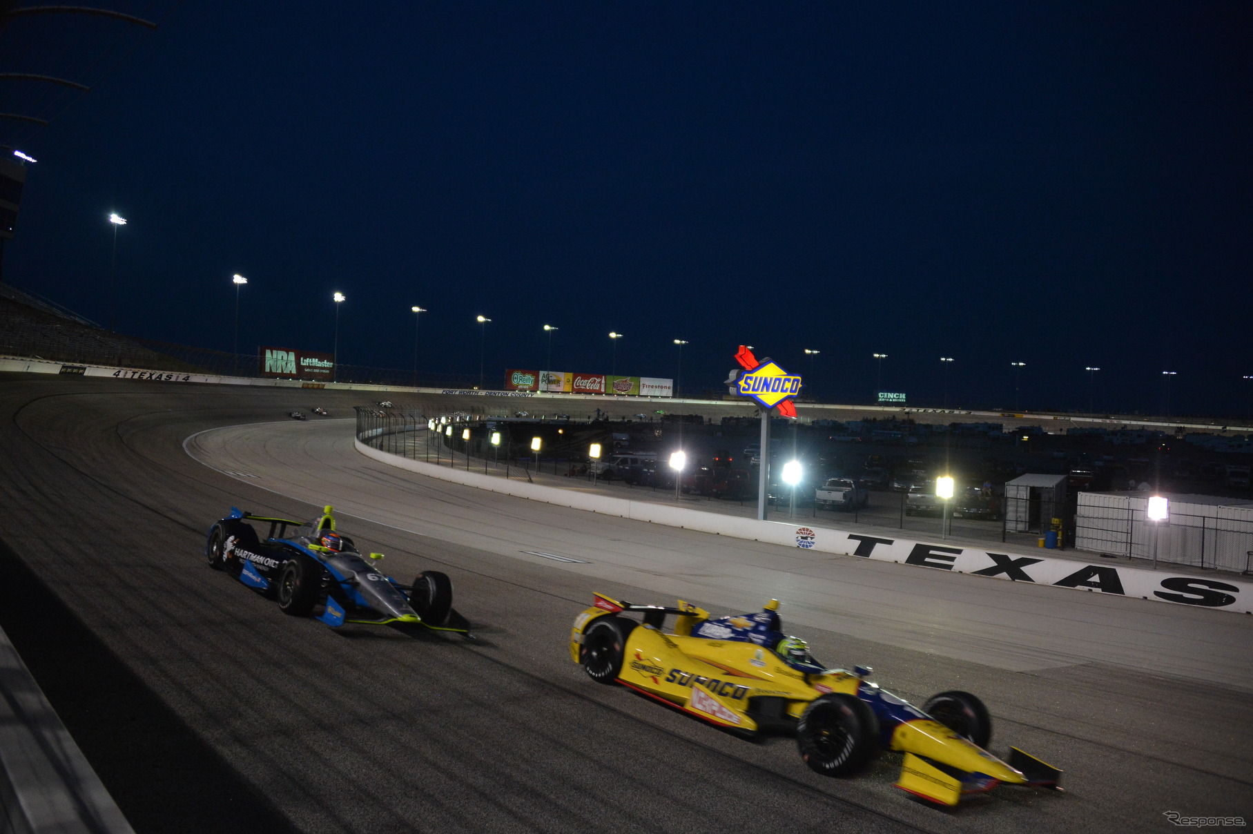 テキサス戦は後半、ナイトレースに。写真：IndyCar