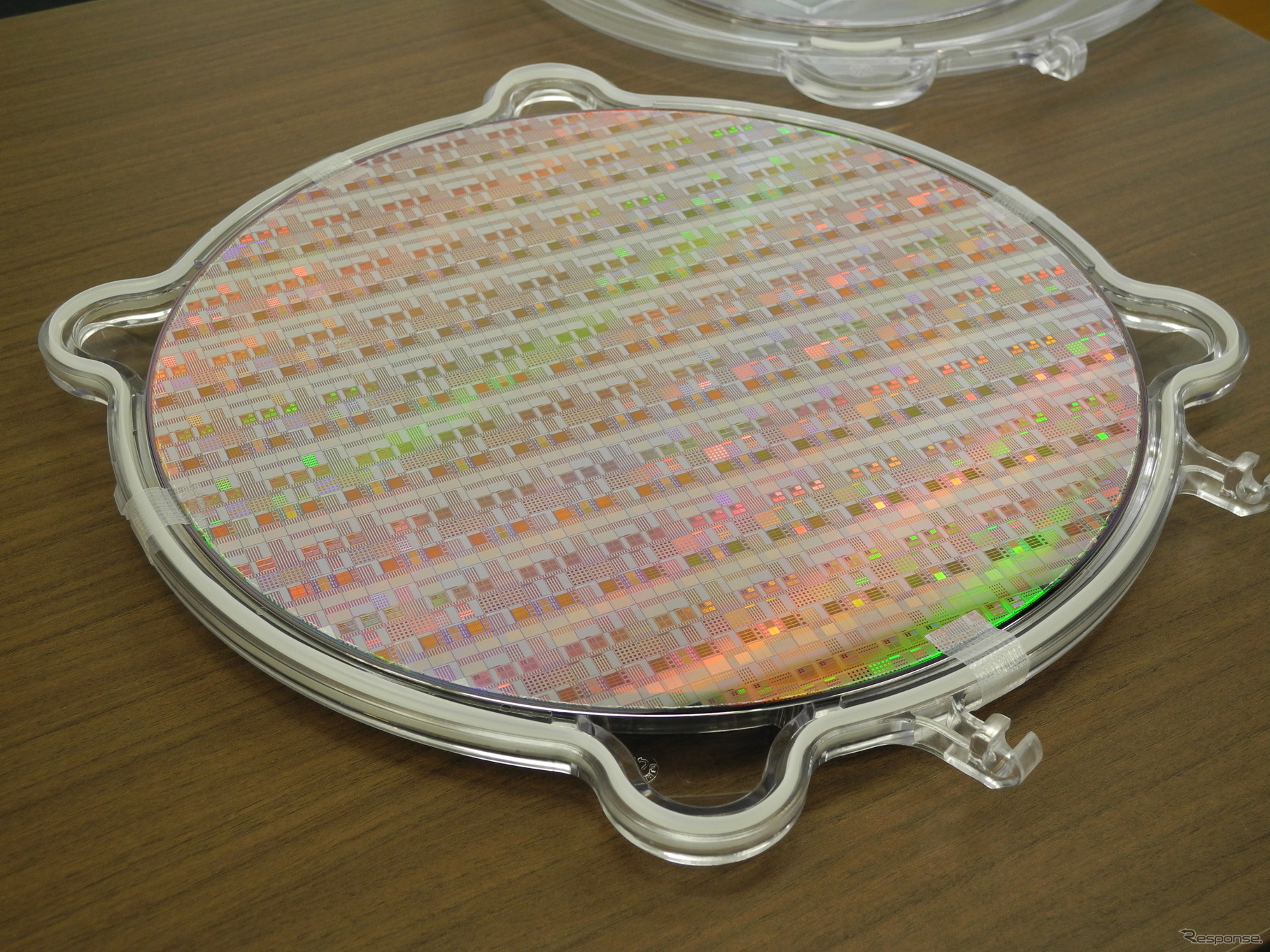 超低電圧で作動する集積回路（試作品）