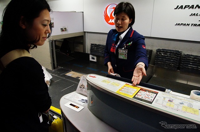 機内持ち込みも、預け入れもできないモノがある。最たるものが花火。