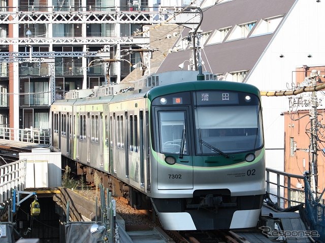 東急多摩川線と池上線で運用されている7000系。