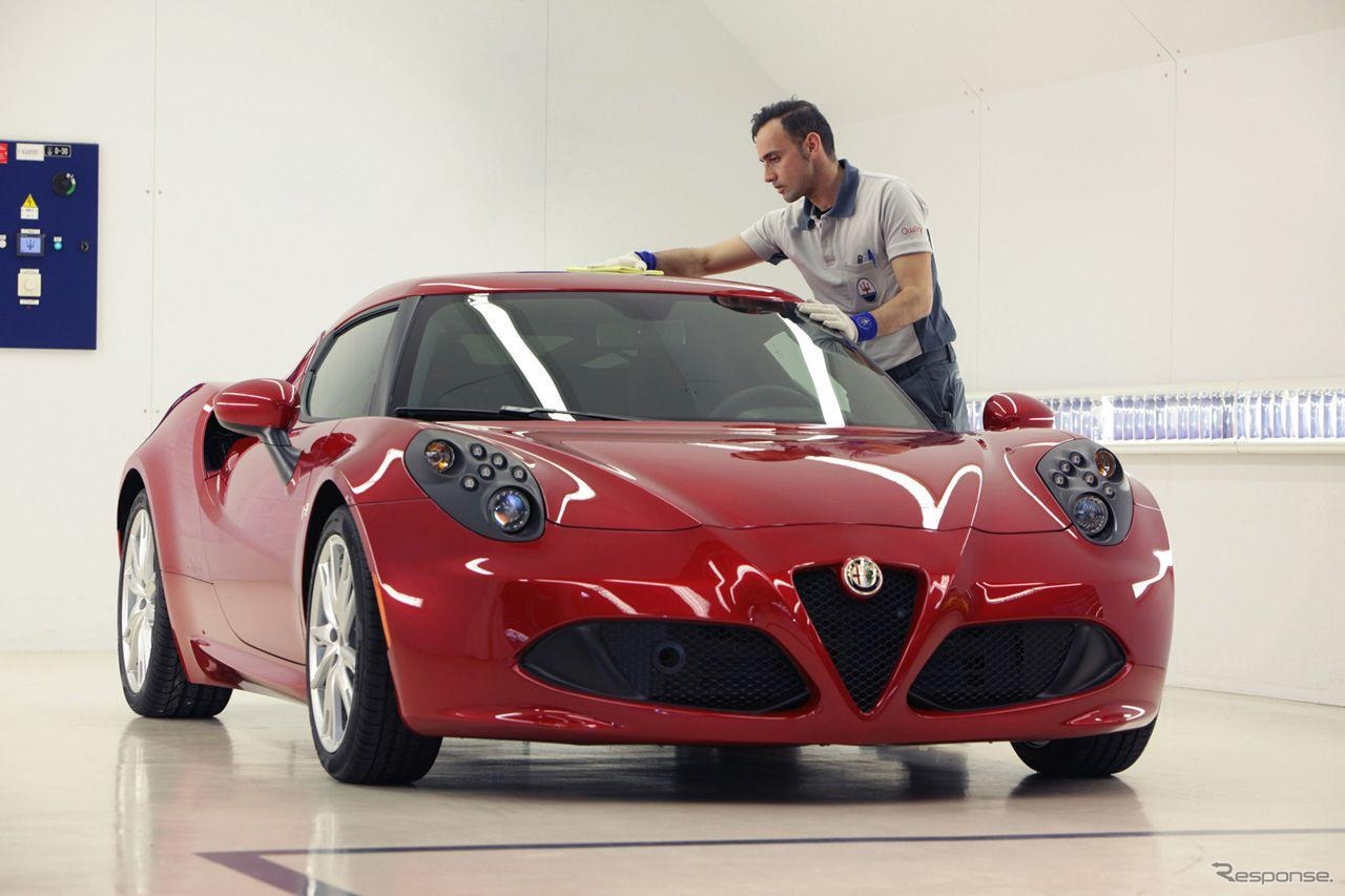アルファロメオの新型スポーツカー、4C…生産現場を公開