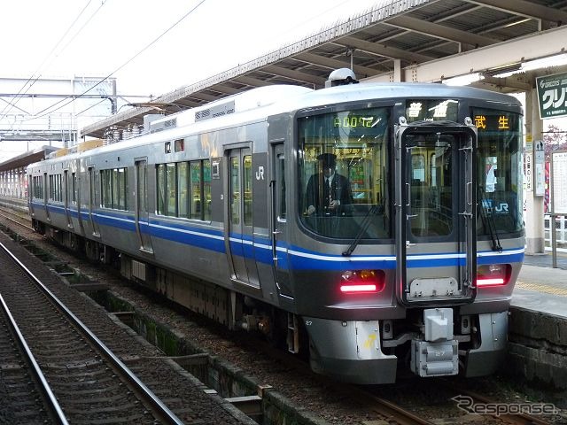金沢総合車両所に配置されている普通列車用の521系。