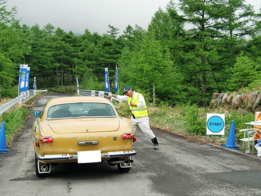 スペシャルステージをスタートするボルボP1800