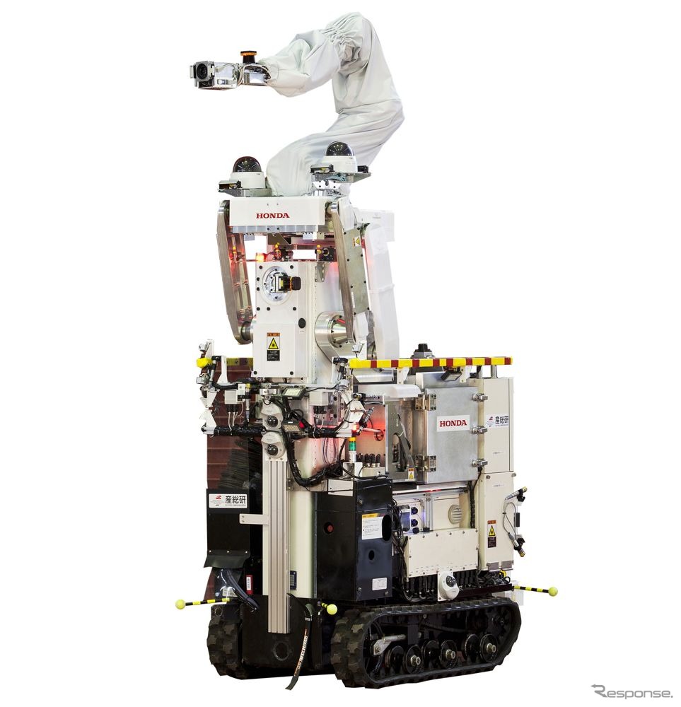 東京電力福島第一原子力発電所で稼働する「高所調査用ロボット」。7mの高所での調査も可能で、アーム部には「ASIMO」の開発で培った技術を応用。