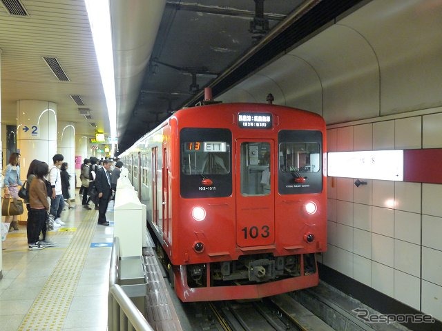 福岡市地下鉄空港線に乗り入れているJR九州筑肥線の103系1500番台。