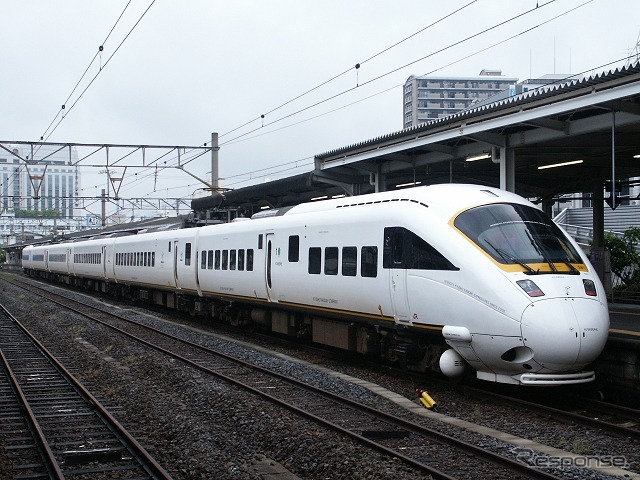 長崎本線の特急「かもめ」で運用されている885系。